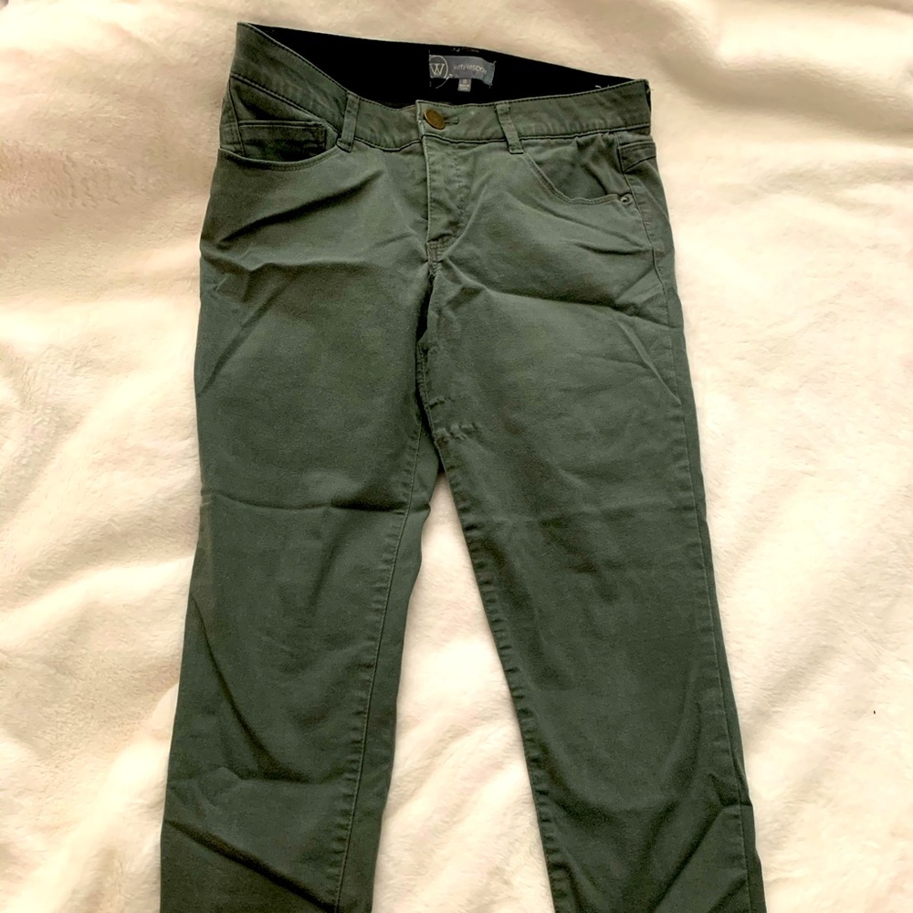 Wit & Wisdom army green Capri pant